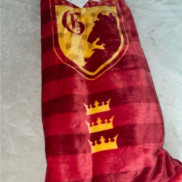 Hogwarts Harry Potter GRYFFINDOR Throw Blanket 50 x 70 Viral TikTok - Picture 2 of 3